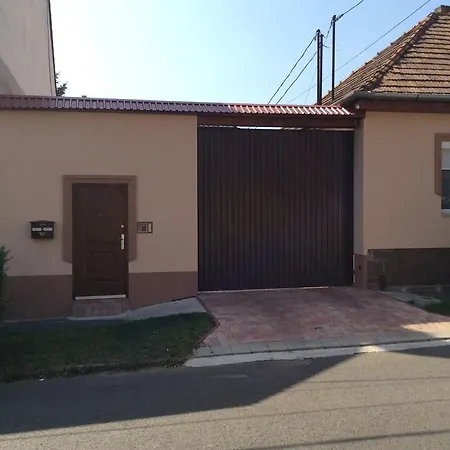 A Bástya árnyéka Eger